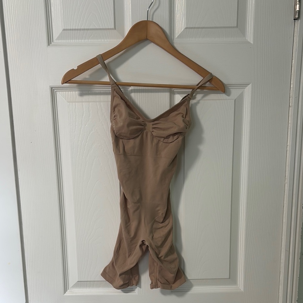 SKIMS Beige Bodysuit